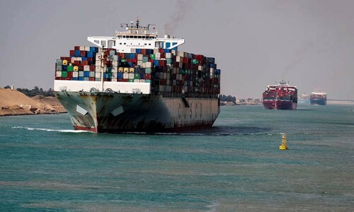 Egypt&rsquo;s income from Suez Canal falls amid Houthi attacks