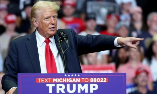 Trump mocks Democrats, insults Pelosi, in first campaign rally since assassination attempt