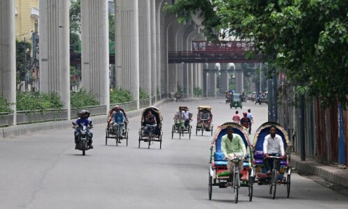 Bangladesh student group suspends protests over death toll