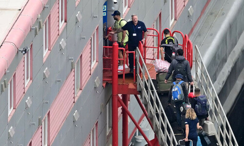 UK to do away with migrant barge