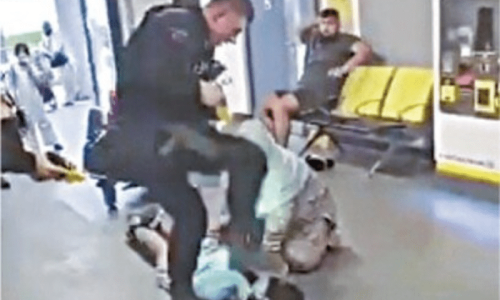 UK cops filmed assaulting &lsquo;Pakistanis&rsquo; at Manchester airport