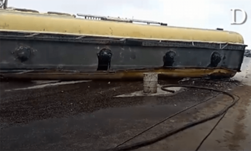 1 dead as &lsquo;jet fuel tank&rsquo; overturns on Karachi&rsquo;s Baloch Colony flyover