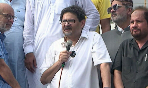 Miftah vows to move court against sky-high electricity tariff, overbilling Miftah vows to move court against sky-high electricity tariff, overbilling