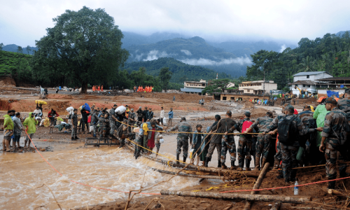 Landslide toll hits 160 as rain hampers rescue work in India’s Kerala Landslide toll hits 160 as rain hampers rescue work in India’s Kerala