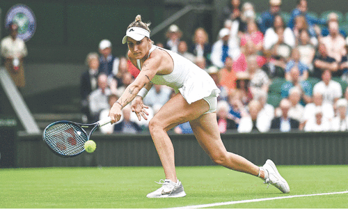 Holder Vondrousova crashes in Wimbledon first round, Murray loses fitness race