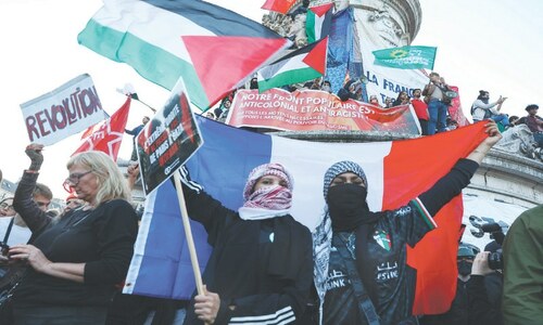 Vote projections show French left on course to victory