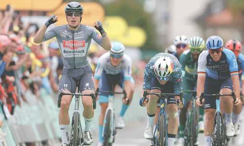 Philipsen at the double on Tour de France sprint