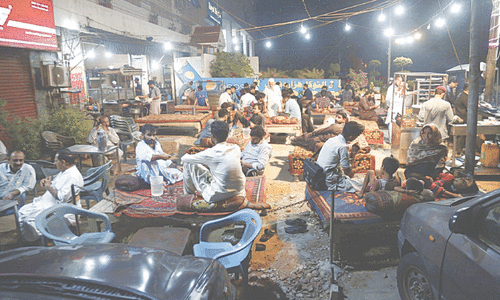 Murad orders removal of encroachments from Karachi&rsquo;s footpaths, green belts