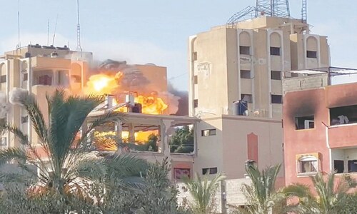 Israeli raids displace thousands in Gaza