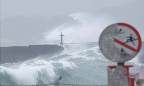 Taiwan shuts down as strong typhoon nears Taiwan shuts down as strong typhoon nears