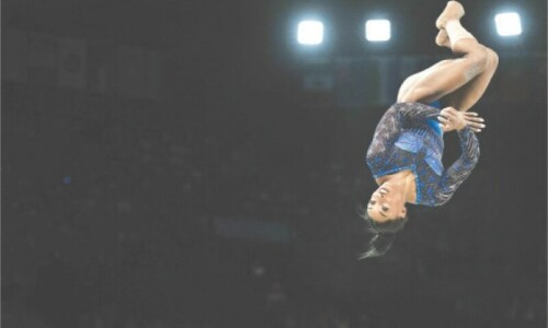 Simone Biles reclaims all-around crown as athletics get underway