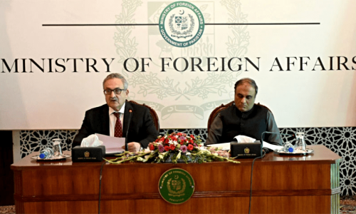 FO builds its case on India-held Kashmir before foreign diplomats