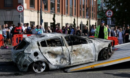 Mosques up security, British police boost presence after night of rioting in Sunderland Mosques up security, British police boost presence after night of rioting in Sunderland