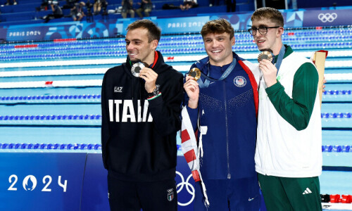 Finke shatters 1500m world record as Sjoestroem dominates Finke shatters 1500m world record as Sjoestroem dominates