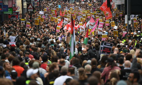 Polls cast doubt on Labour’s handling of riots in Britain Polls cast doubt on Labour’s handling of riots in Britain