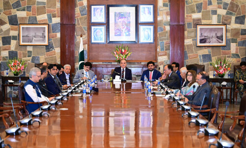 Bigwigs ponder curbs as new polio case surfaces Bigwigs ponder curbs as new polio case surfaces