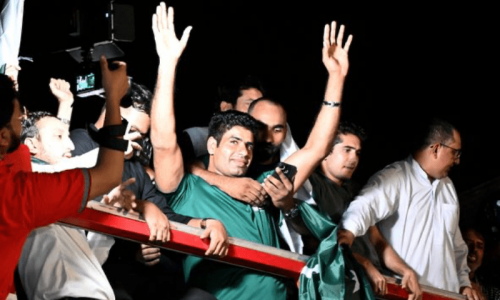 Triumphant Arshad Nadeem lands in Lahore to rousing welcome