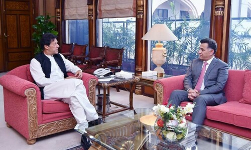 &lsquo;Army&rsquo;s internal matter&rsquo;: Imran distances PTI from ex-DG ISI Faiz Hameed after arrest