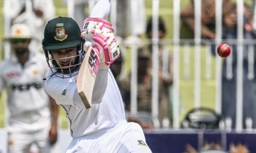 Brilliant 191 by Bangladesh&rsquo;s Mushfiqur has Pakistan in danger in first Test