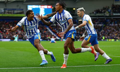 Brighton strike late to inflict damaging defeat on Ten Hag&rsquo;s Man Utd