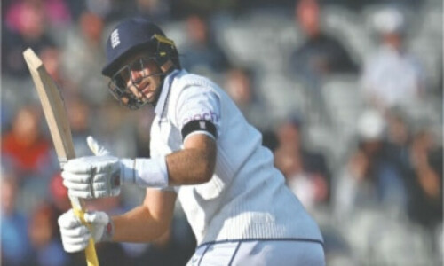 Calm Root steers England to win over Sri Lanka Calm Root steers England to win over Sri Lanka
