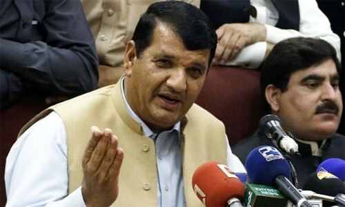 Amir Muqam predicts bleak political future for Imran