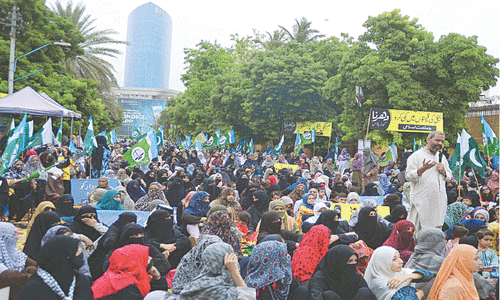 Women join JI sit-in to lodge protest against inflated power bills