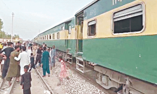 Three bogies of Jaffer Express derail near Jacobabad station
