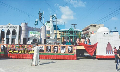 Azadi float receives warm welcome in Gujrat