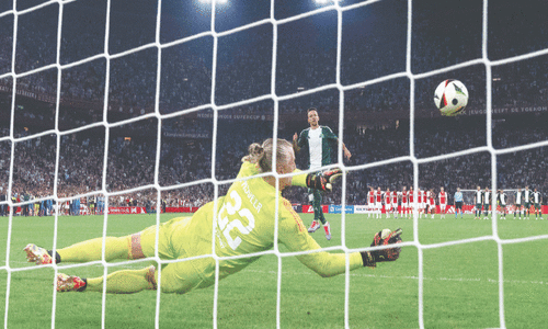 Ajax, Panathinaikos set UEFA record with 34 penalty kicks Ajax, Panathinaikos set UEFA record with 34 penalty kicks