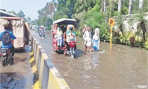 Heavy rainfall brings Gujrat to a standstill