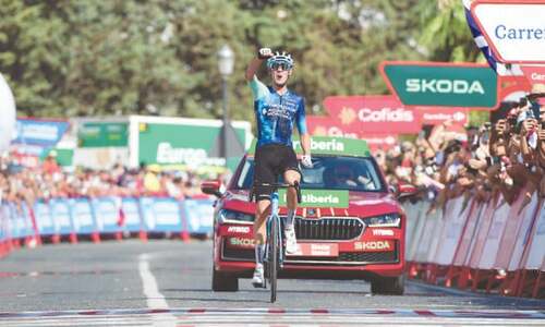 O&rsquo;Connor wins Vuelta stage six to take red jersey from Roglic