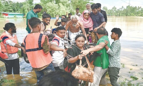 300,000 in shelters as floods wreak havoc in B’desh 300,000 in shelters as floods wreak havoc in B’desh