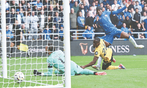 Slot extends perfect Liverpool start, Chelsea hit Wolves for six