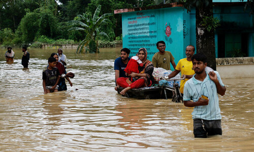 Bangladesh floods leave 71 dead, fears of waterborne disease rise