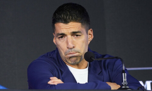 Uruguay star Luis Suarez announces international retirement Uruguay star Luis Suarez announces international retirement