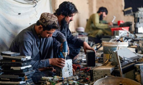 Treasure in trash: Afghans hunt for gold in discarded electronics Treasure in trash: Afghans hunt for gold in discarded electronics