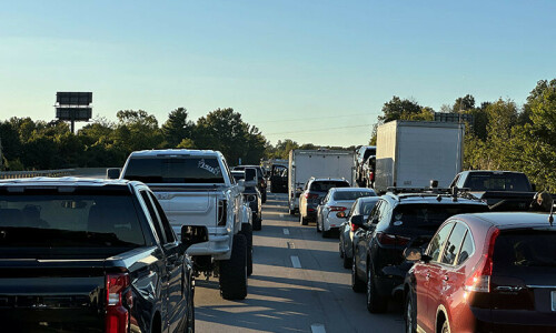 Manhunt underway in US after Kentucky highway shooting injures five