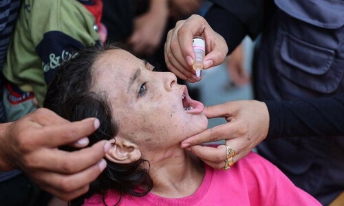 Israeli forces hold UN polio team at gunpoint