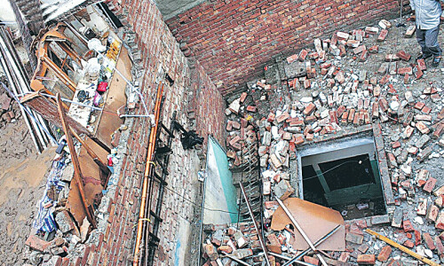 Two workers die, eight hurt in Lahore roof collapse Two workers die, eight hurt in Lahore roof collapse