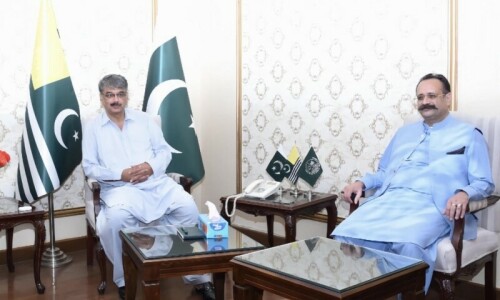 AJK leaders bury the hatchet, resolve to move forward together AJK leaders bury the hatchet, resolve to move forward together
