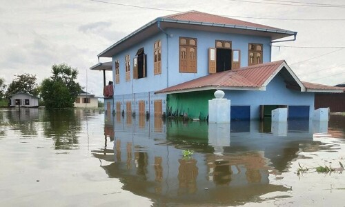 Volunteers rush to help as Myanmar flood toll surges