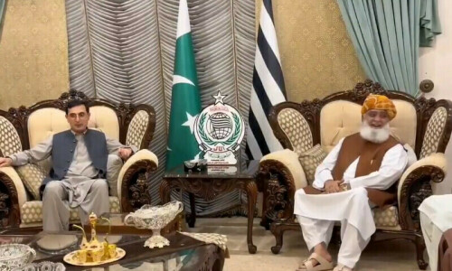 Federal cabinet expected to okay &lsquo;Constitutional Package&rsquo; today ahead of NA, Senate sessions