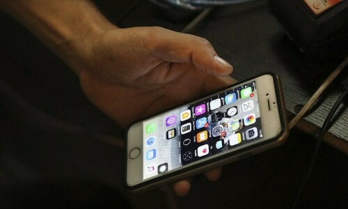 WhatsApp, Instagram users in Pakistan report outages: Downdetector