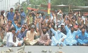Pilgrims stranded by transporters’ protest in Gwadar Pilgrims stranded by transporters’ protest in Gwadar