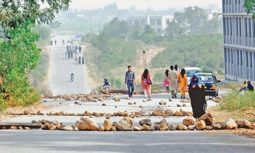 25 students hospitalised after clash at Quaid-i-Azam University 25 students hospitalised after clash at Quaid-i-Azam University
