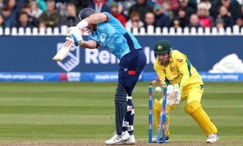 Head stars as Australia seal England ODI series