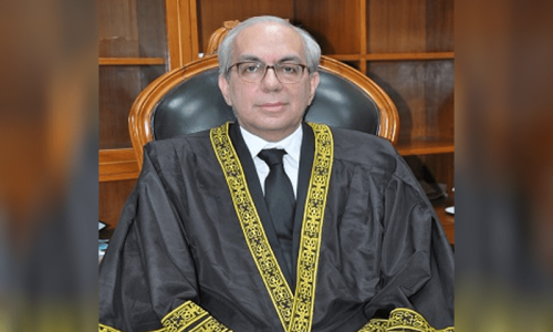 آرٹیکل 63 اے کی تشریح کے فیصلے پر نظرثانی اپیل، جسٹس منیب اختر کا بینچ کا حصہ بننے سے معذرت