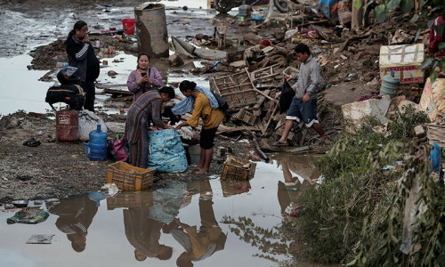 Nepal surveys flood wreckage as death toll reaches 192 Nepal surveys flood wreckage as death toll reaches 192