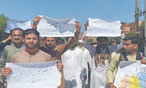 Families of abducted guards stage protest in DI Khan Families of abducted guards stage protest in DI Khan